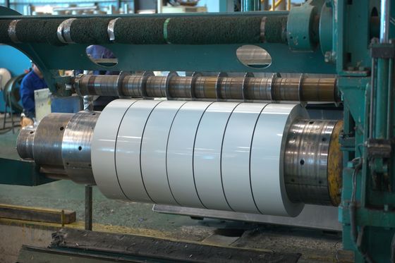 3105 H14 Белый цвет 26 калибра толщиной 0,45 мм Предварительно окрашенная алюминиевая катушка Цветная покрытая алюминиевая катушка, используемая для дождевых канав