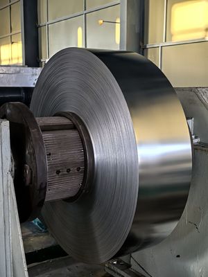 0.09 мм Толщина 45 мм Ширина Предварительно окрашенная катушка из алюминиевой фольги для изготовления вентиляционной ленты с подвижной режкой