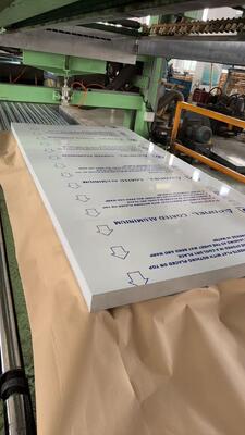 Толщина 0,080 дюйма, ширина 36 дюймов, сплав 3105 Kynar PVDF, матовый серый цвет Ral 7046, предварительно окрашенная алюминиевая катушка для производства алюминиевых кровельных листов